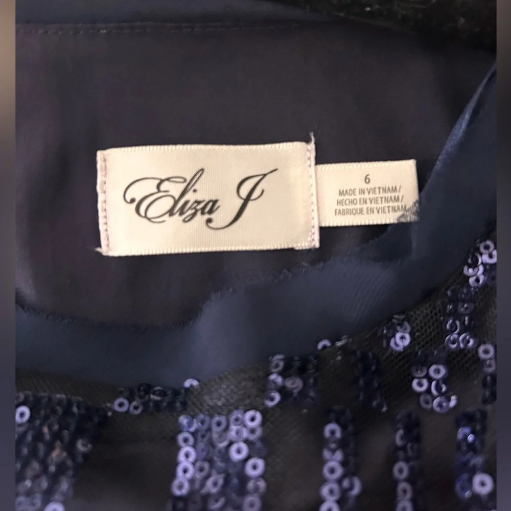 NwT Eliza J Bodycon Dress - Navy - Size 6 - Picture 6 of 7